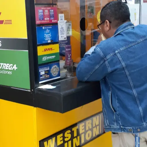 Desconfianza digital: el otro muro que enfrentan los migrantes ecuatorianos en Estados Unidos