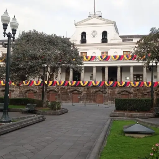 Ecuador ajusta su estructura estatal: de 20 a 14 ministerios