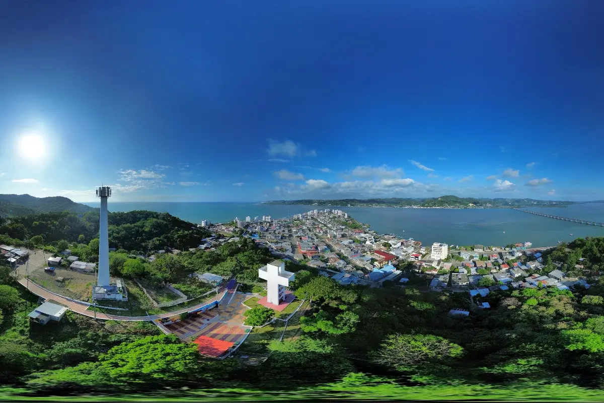 El mirador La Cruz en la zona alta de Bahía de Caráquez.