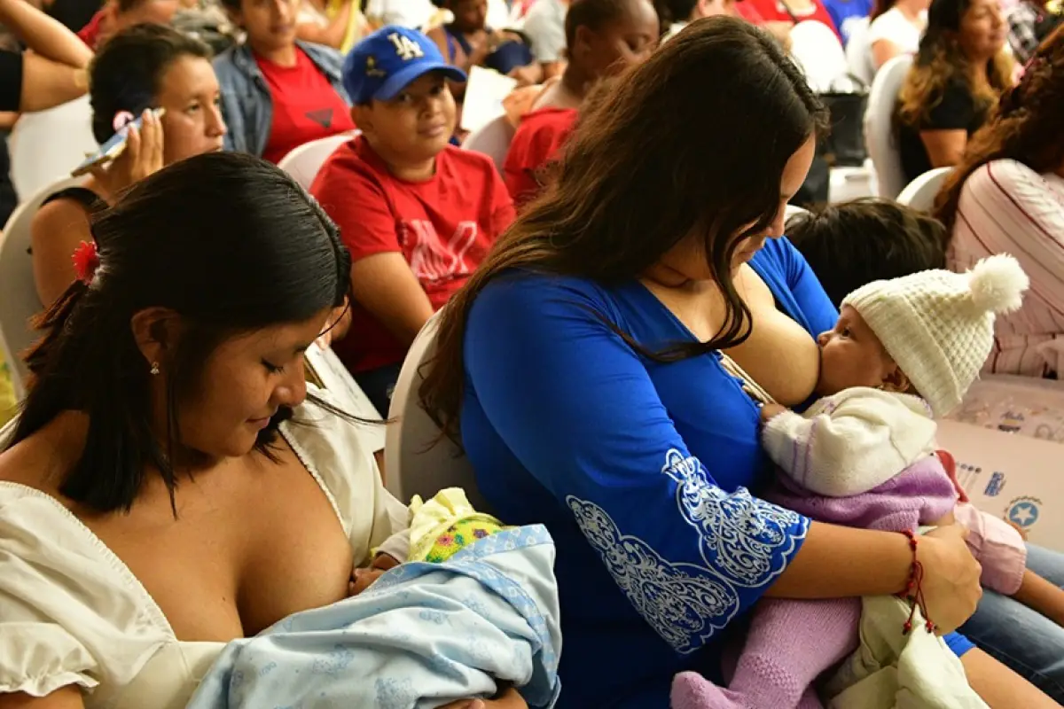 En Guayaquil, más de 300 mujeres participaron en una jornada por la Semana Mundial de la Lactancia, con charlas y actividades de apoyo.