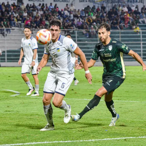 Orense vence a Delfín 3‑1 y cierra la jornada 26 sin alterar el liderato de Independiente del Valle