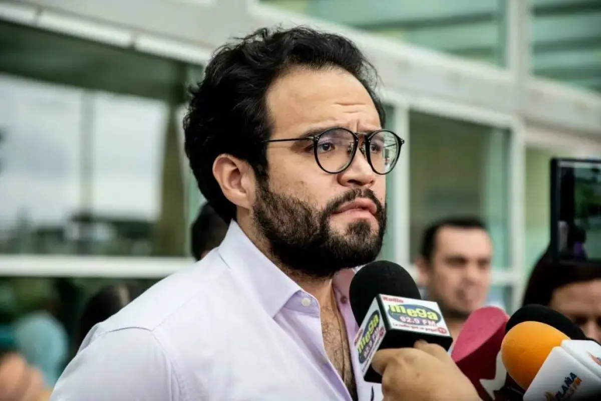 Edgar Lama destapa redes de corrupción que dominan el sistema de salud en Ecuador desde hace más de una década