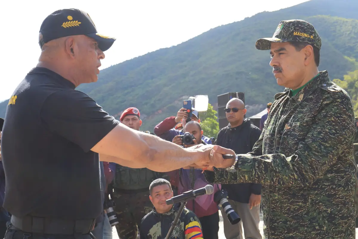 El presidente de Venezuela, Nicolás Maduro, y el ministro de Defensa, Vladimir Padrino López . Fotografía EuropaPress