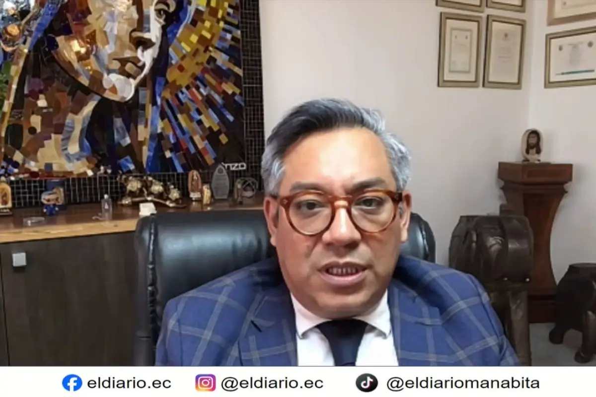 Paúl Ocaña, presidente del Colegio de Abogados de Pichincha, durante entrevista en Manavisión Plus.