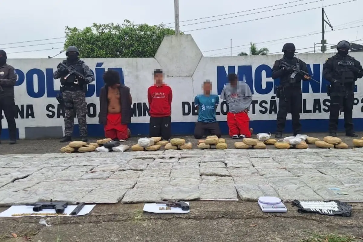 Policía decomisa droga y armas y captura a cuatro ciudadanos en Santo Domingo