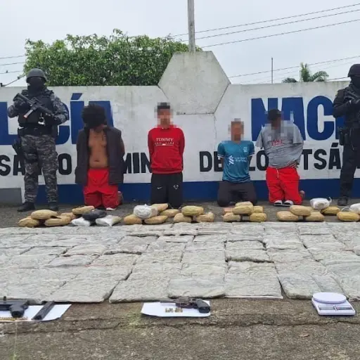 Policía decomisa droga y armas y captura a cuatro ciudadanos en Santo Domingo