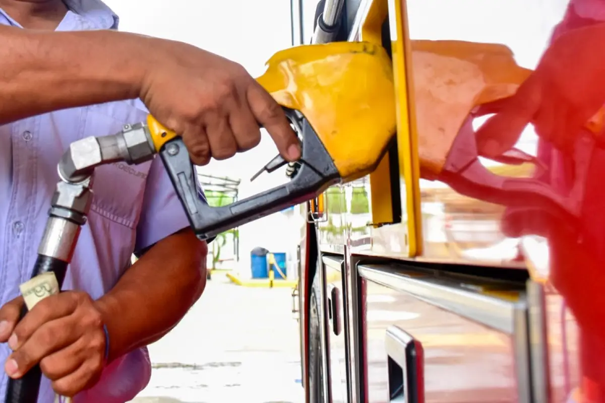El precio del diesel sube en Ecuador, El gobierno elimina el subsidio del diesel y anuncia 18 compensaciones sociales, productivas y para transporte.