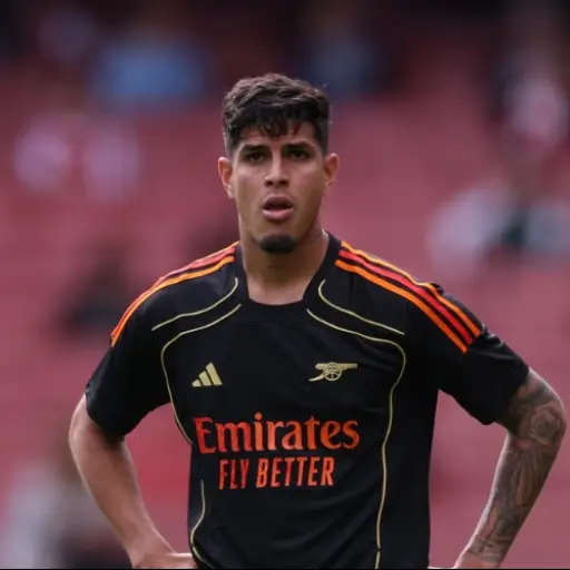Arsenal golea 3-0 al Nottingham Forest en Londres y Piero Hincapié espera su debut