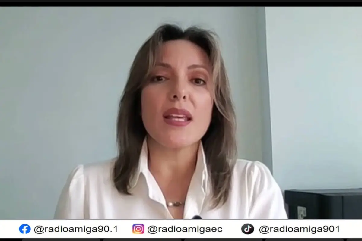 La notaria Verónica Sabando explicó que esta resolución busca precautelar y proteger a los menores de edad frente a riesgos como la migración irregular y la trata de personas.
