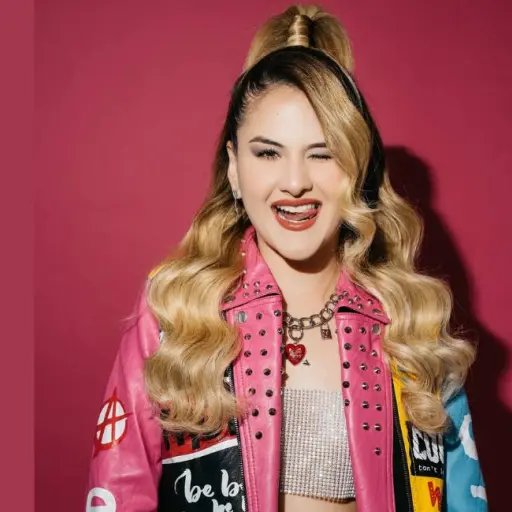 La ecuatoriana Mar Rendón estrena su nueva canción 'Pero no tanto' y alista videoclip