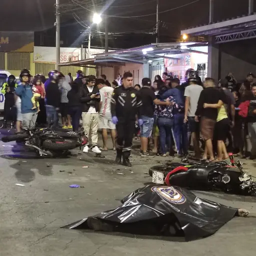 Choque frontal entre motocicletas deja dos muertos y una herida en Manta