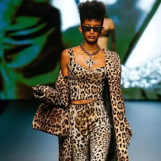 Animal print: la prenda que nunca muere… pero no todos deberían usarla