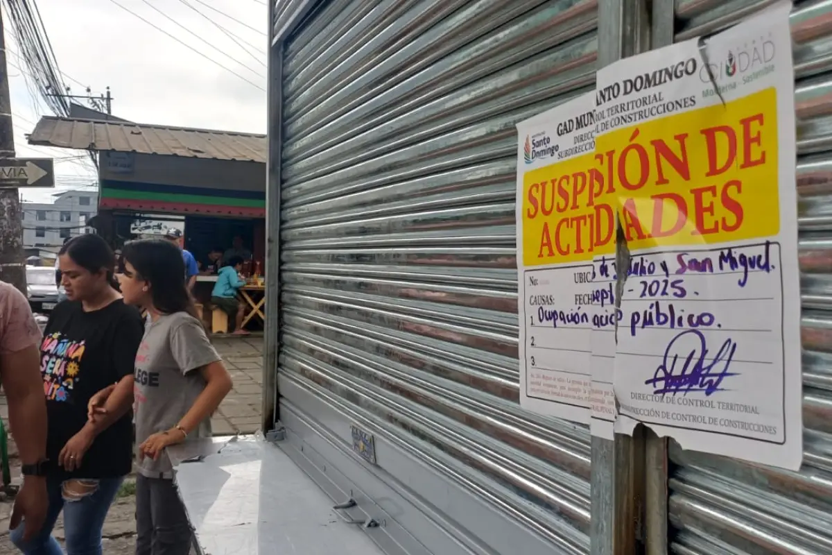 Municipio de Santo Domingo clausura kiosco de pizza en la Av. 3 de Julio por denuncia ciudadana