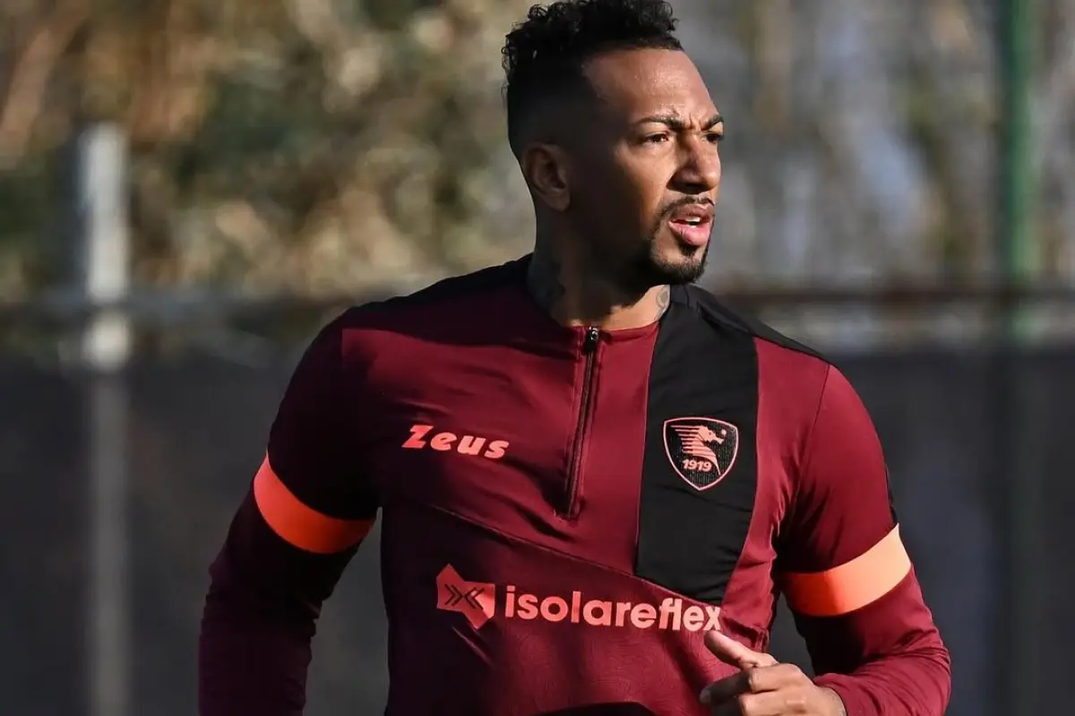 Jerome Boateng se retira del fútbol tras conquistar mundial con Alemania.