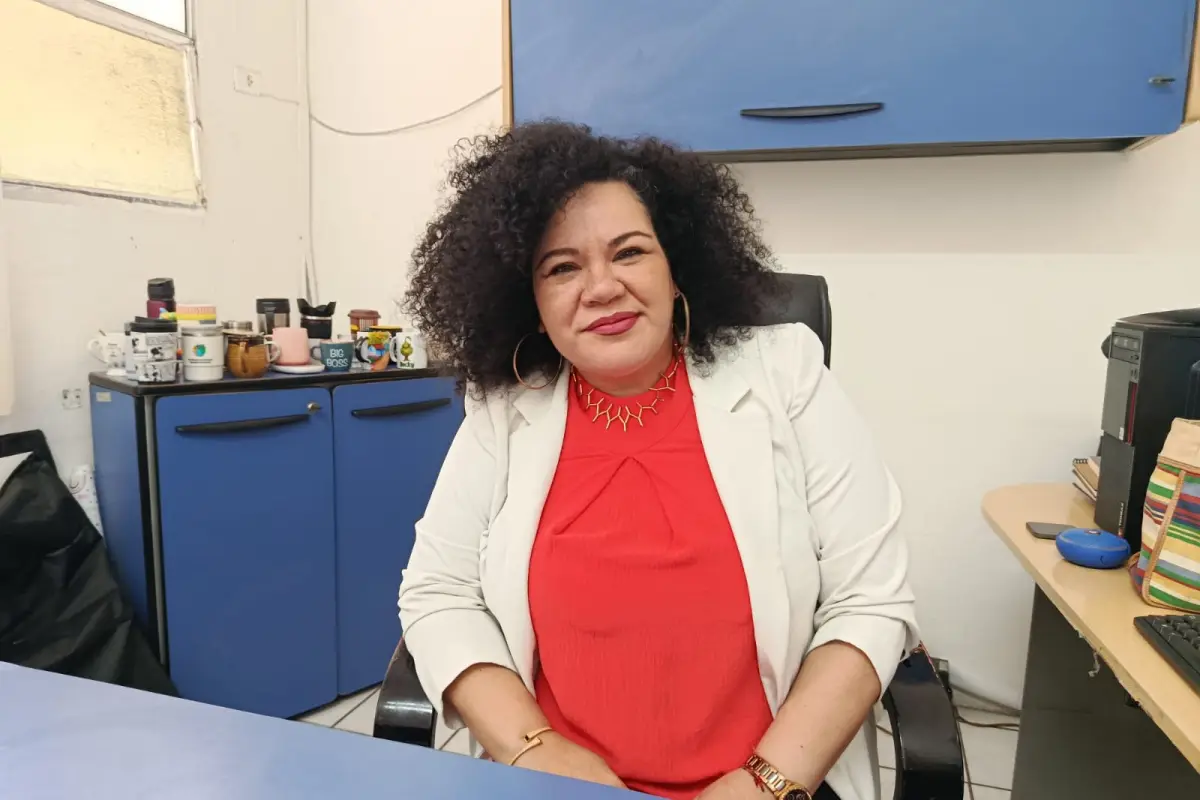 web Paola, Paola Castillo es madre de cuatro hijos, apasionada por su carrera y comprometida con la comunidad.