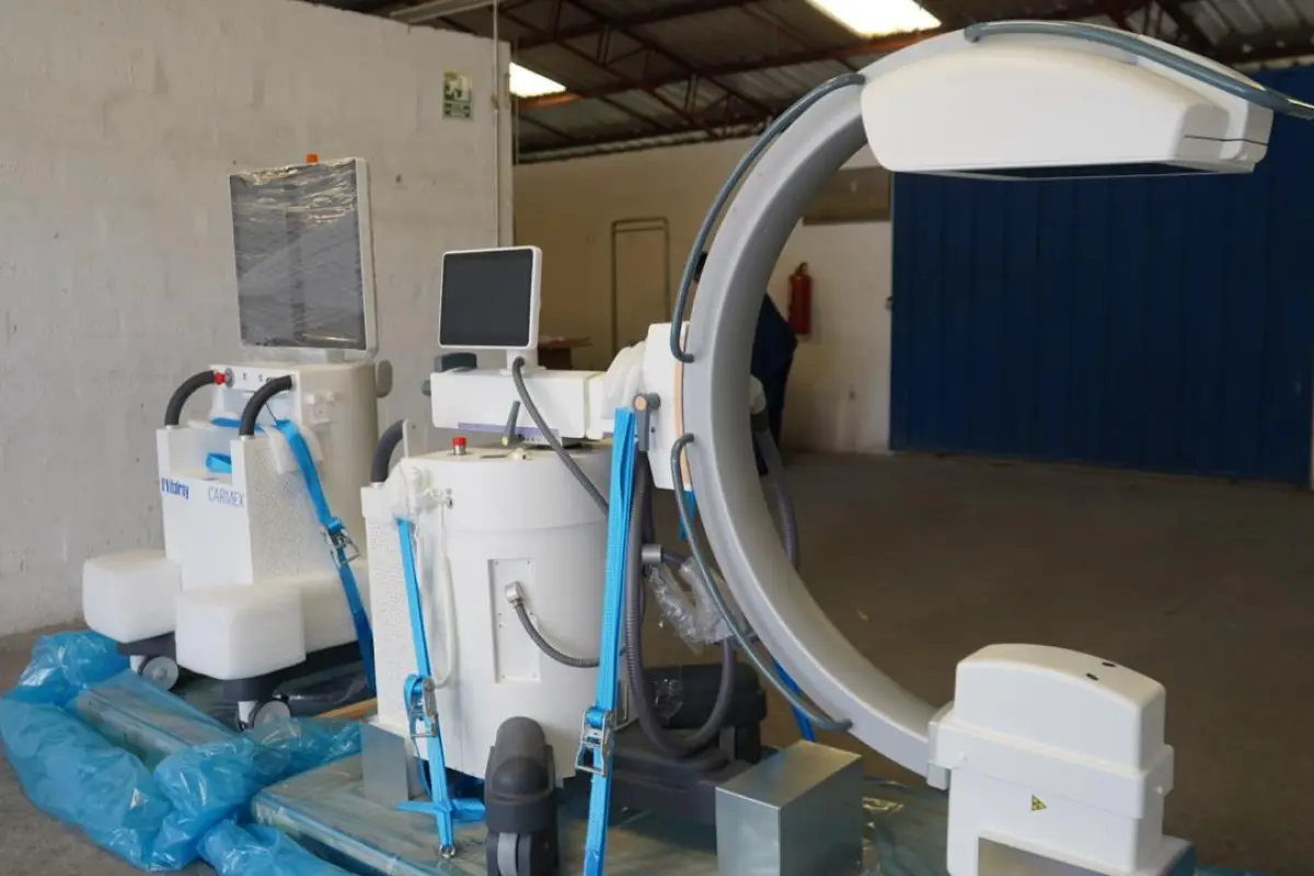 Equipamiento de alta tecnología llega a 32 hospitales ecuatorianos para mejorar procedimientos quirúrgicos
