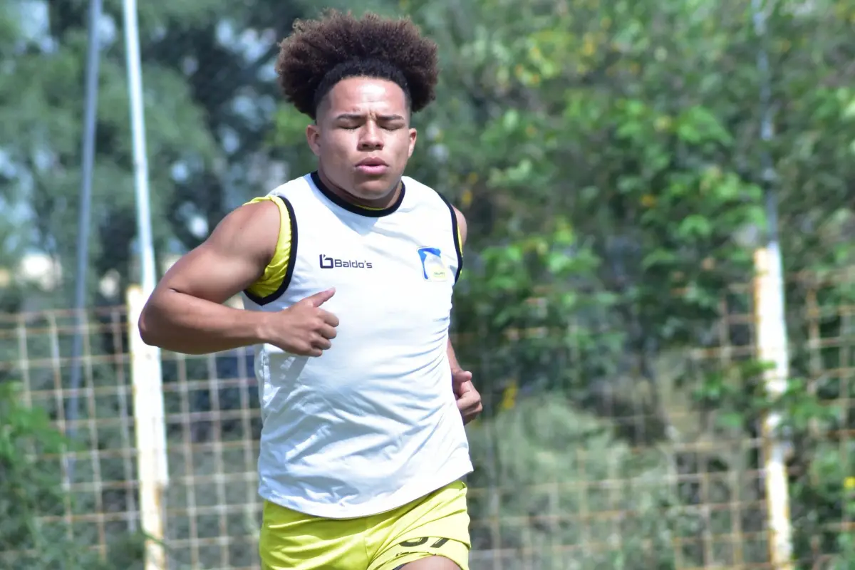 Erick Mendoza, jugador de Delfín SC.