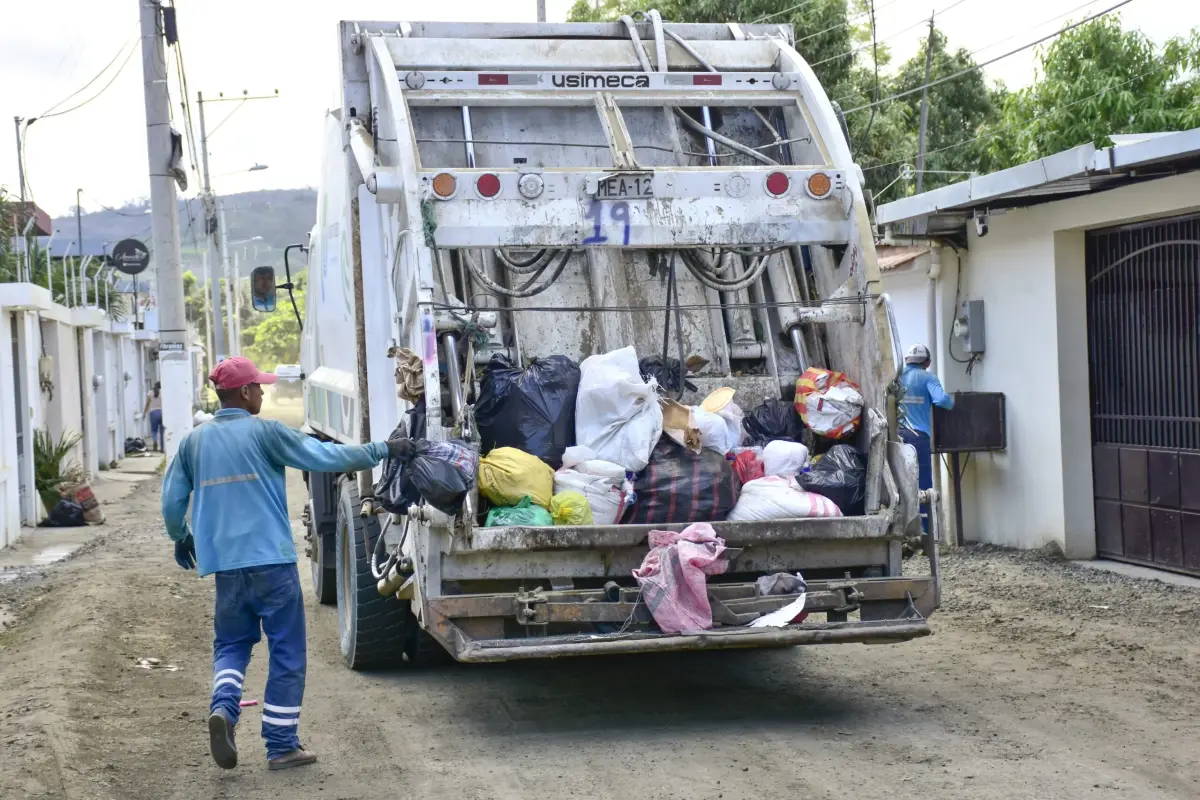 RECOLECCION-DE-BASURA-1-1-scaled, 