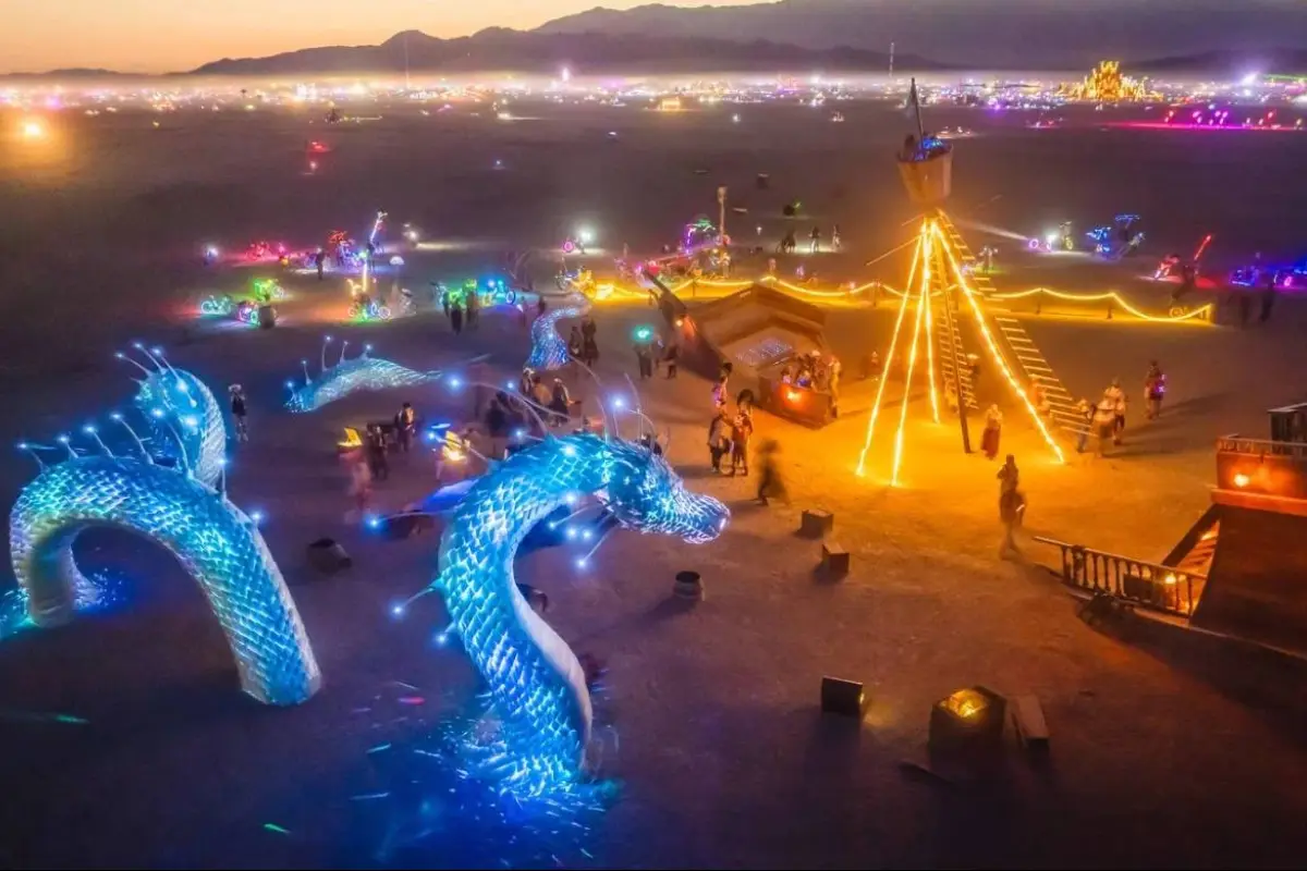 Mujer-da-a-luz-en-el-festival-musical-Burning-Man-sin-saber-que-estaba-embarazada, 