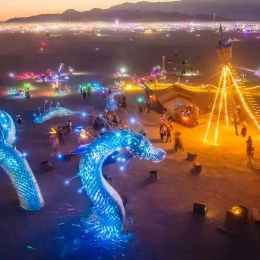 Mujer da a luz en el festival musical Burning Man sin saber que estaba embarazada