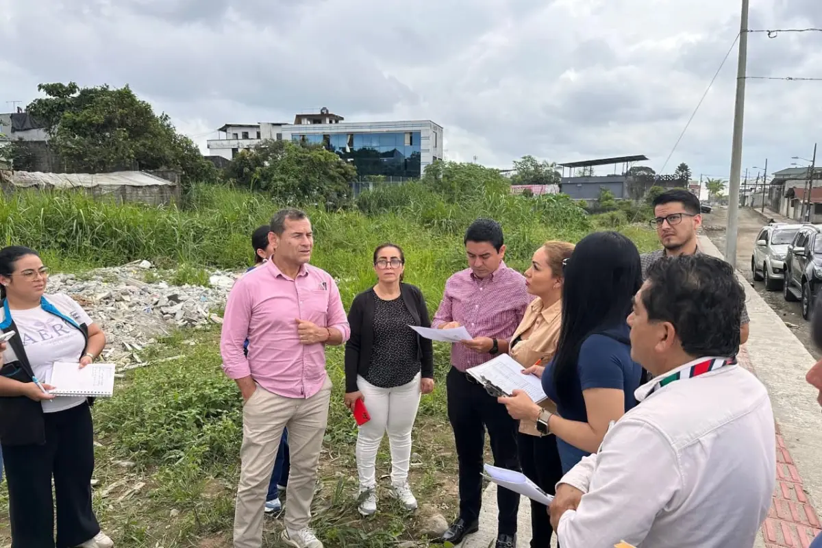 Concejo de Santo Domingo inspecciona terrenos municipales antes de decidir si se aprueba el proceso de subasta