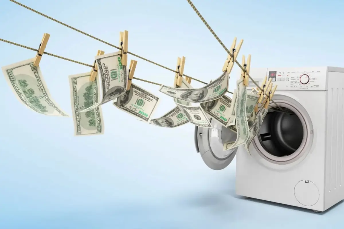El lavado de dinero es el proceso a través del cual es encubierto el origen de los fondos generados mediante el ejercicio de algunas actividades ilegales.