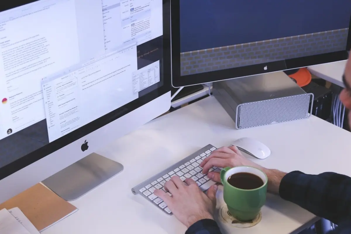 Ecuatorianos conectados: 5 trabajos digitales que puedes hacer desde Estados Unidos para empresas en Ecuador.