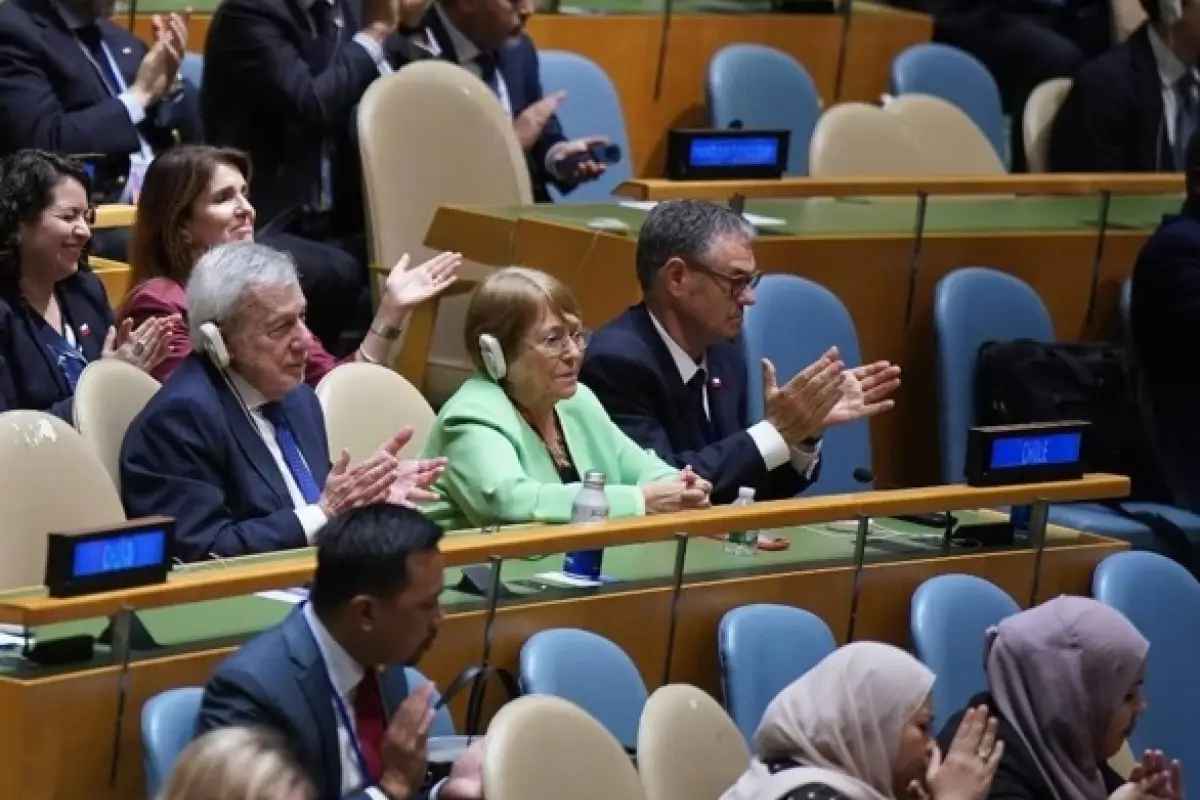 En el centro, la expresidenta chilena Michele Bachelet, quien buscará la Secretaría General de la ONU. FOTO Europa Press, En el centro, la expresidenta chilena Michele Bachelet, quien buscará la Secretaría General de la ONU. FOTO: Europa Press