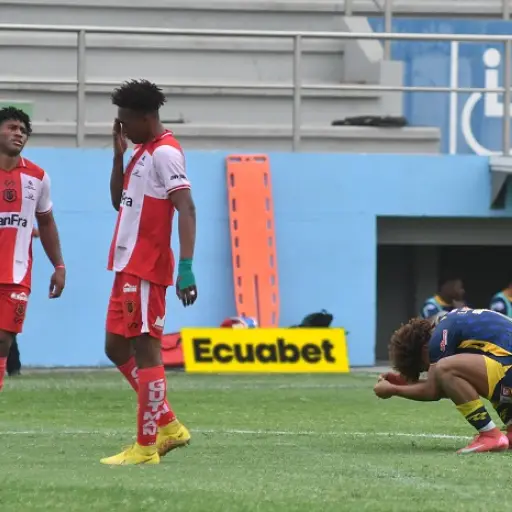 Técnico Universitario sorprende y deja al Delfín cerca del cuadrangular por el descenso