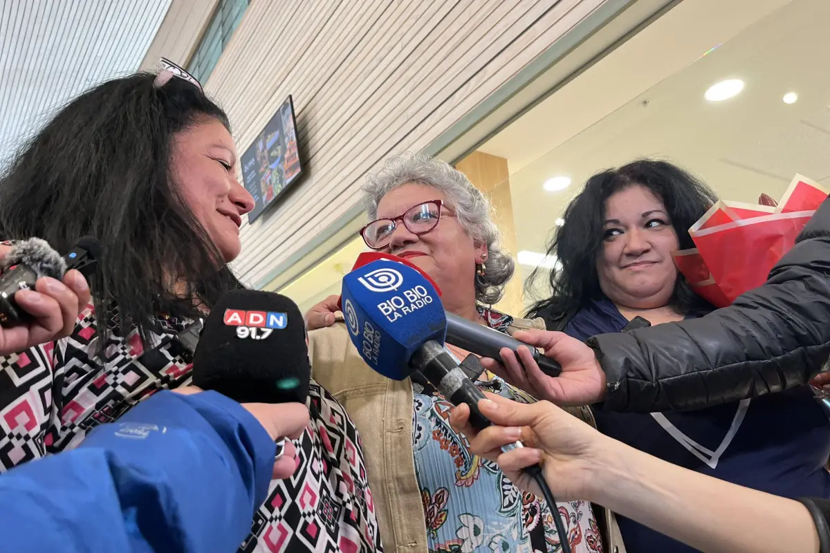 “Mamá siempre las buscó”: el emotivo reencuentro de gemelas robadas con su madre en Chile