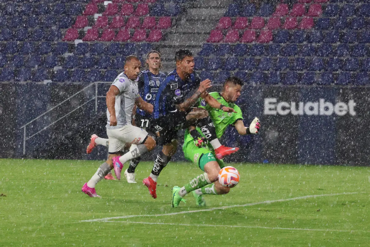 Este partido marcó el regreso de Brian Heras, portero de Delfín SC. FOTO: API.