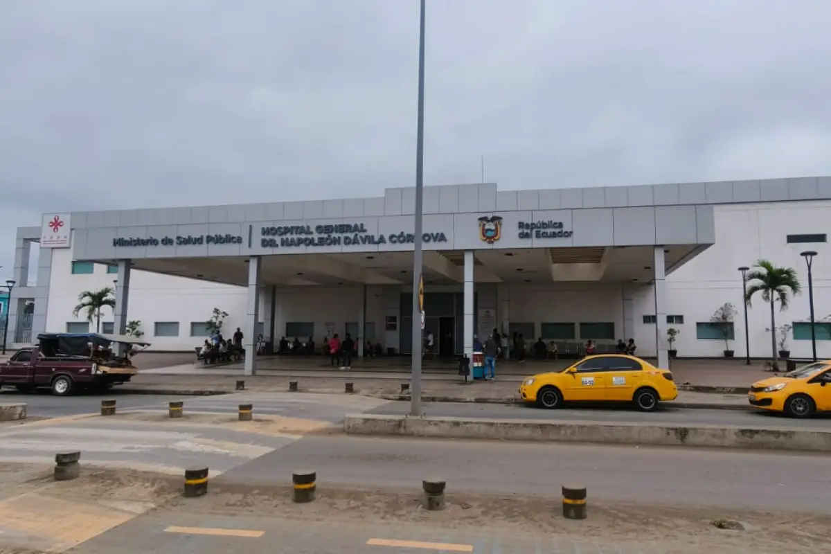 En el Hospital Napoleón Dávila Córdova, el servicio de guardianía dejó de operar desde el martes en la tarde.