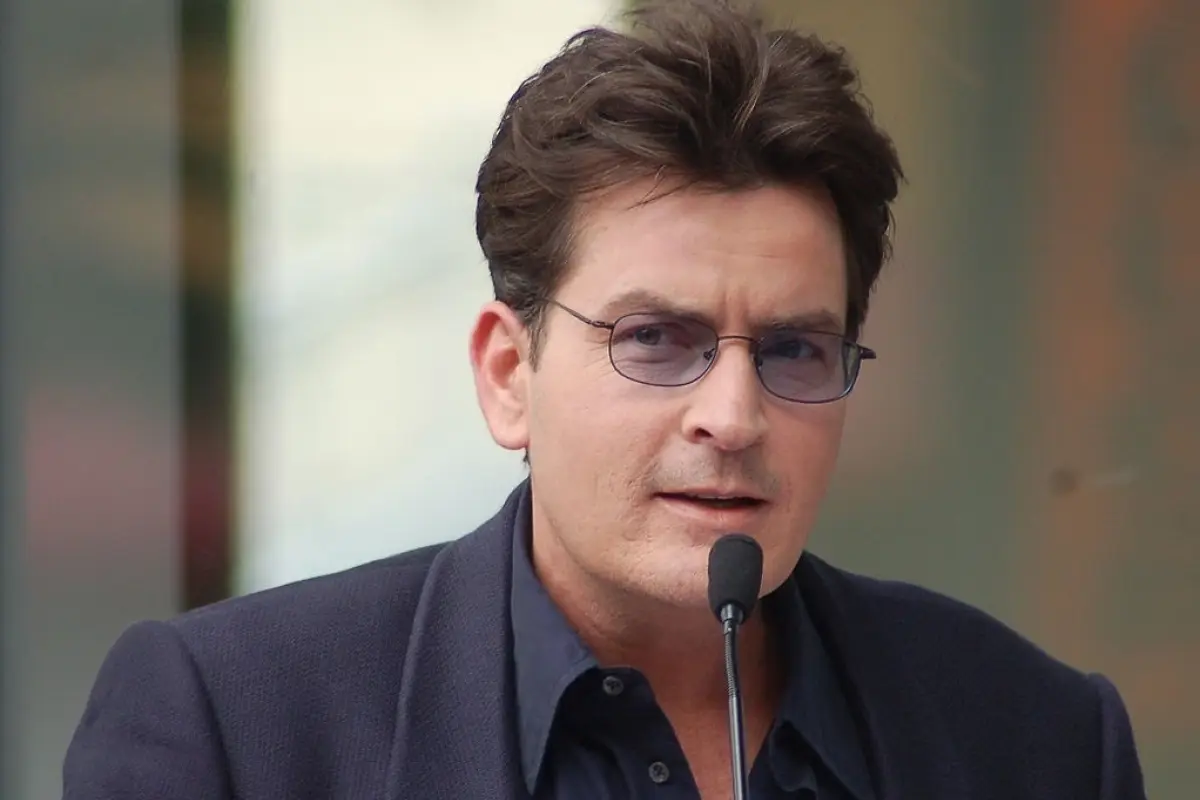 Charlie Sheen revela que tuvo relaciones sexuales con 47.000 mujeres durante su etapa de adicciones