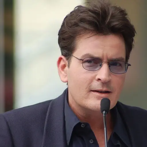 Charlie Sheen revela que tuvo relaciones sexuales con 47.000 mujeres durante su etapa de adicciones
