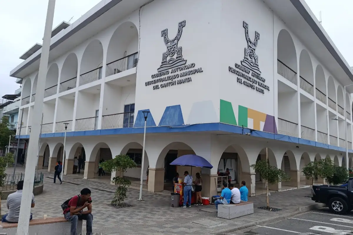 local 1 principal, Contraloría atiende pedido de concejales y hará examen especial al Municipio de Manta.