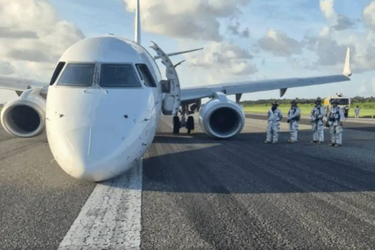 Un avión aterriza de emergencia en el aeropuerto de Santo Domingo, sin tren delantero