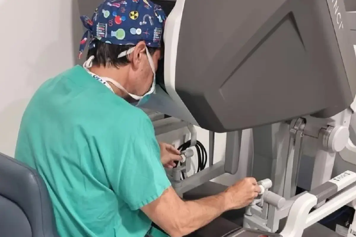 Un cirujano en Shanghái realizó con éxito una cirugía remota para extirpar un tumor pulmonar a un paciente ubicado en Kashgar,