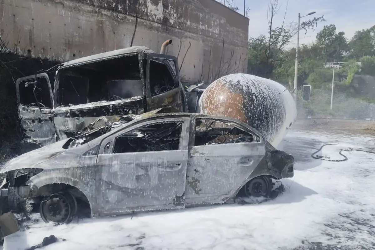 Accidente Ruta Viva. (Fotografía Bomberos Quito en X)