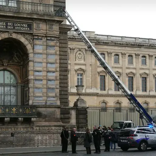 Francia: Capturan a Implicados en Robo de USD 100 Millones en el Louvre