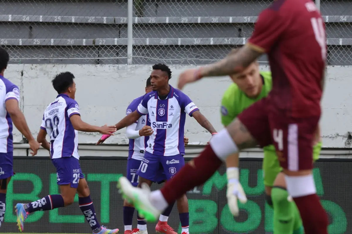 Técnico Universitario logró una victoria clave por 1-0 ante Vinotinto en Quito, gracias a un gol de Emanuel Torres a los 14 minutos