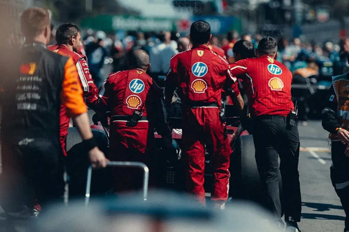 Ferrari, la escudería más icónica de la Fórmula 1, alcanzó este domingo 26 de octubre un año completo sin conseguir una victoria en el campeonato mundial.