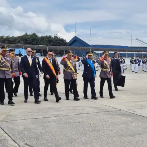 Presidente Noboa agradece a Fuerza Aérea por defensa de la democracia en Ecuador