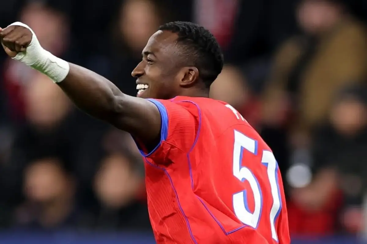 Willian Pacho destaca mentalidad ganadora de Luis Enrique tras debut goleador en Champions