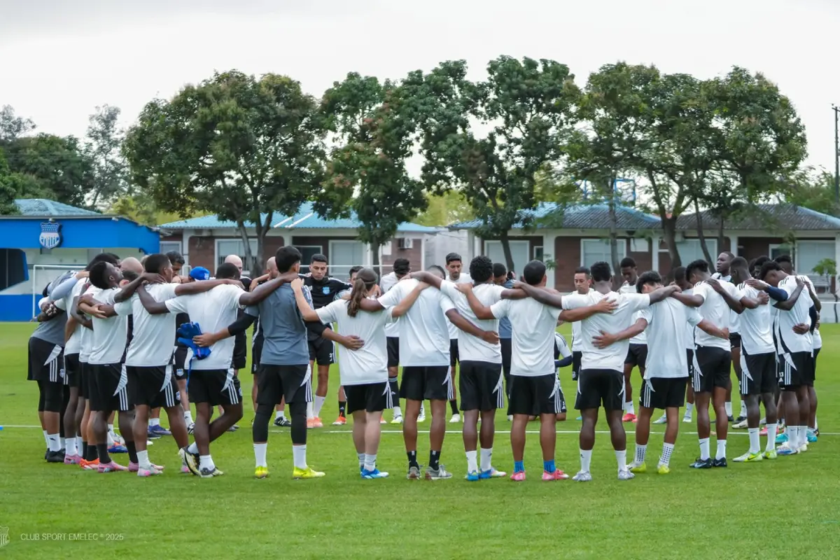 Emelec en tensión jugadores no entrenan y presidente asume Comisión de Fútbol