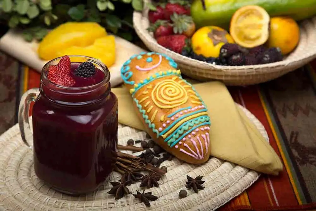 Recorrido por los barrios de Quito para disfrutar la colada morada en el Día de los Difuntos