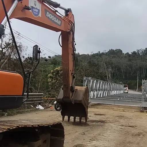 Puente Bailey restablece circulación en vía Cuenca- Girón- Pasaje