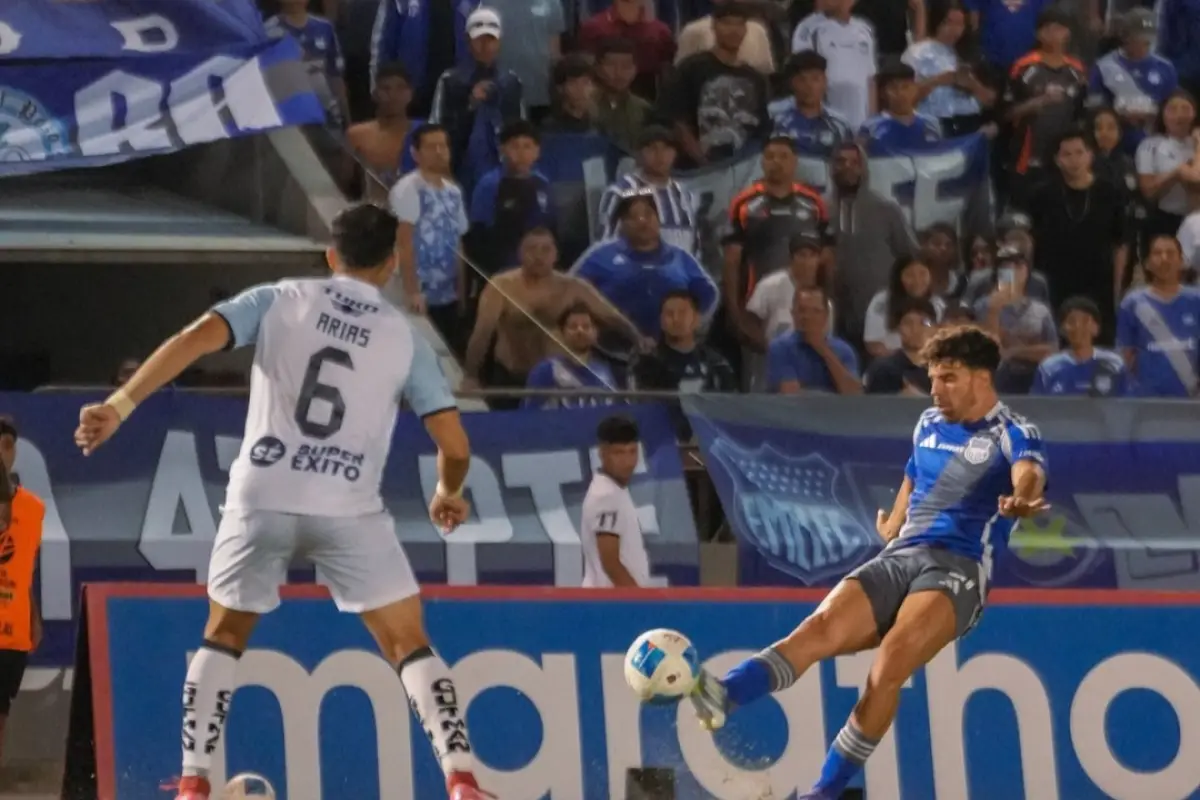 Emelec plantilla no entrenará hasta que se les cancele sueldos 
