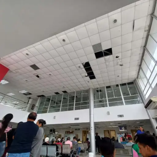 Usuarios de Manta denuncian riesgo en Registro Civil por techos deteriorados