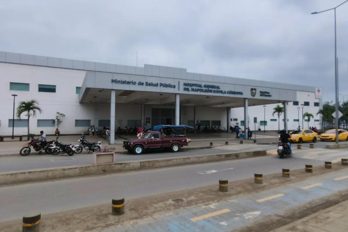 La suspensión de limpieza, guardianía y alimentación agrava la crisis hospitalaria en el Napoleón Dávila de Chone, una de las casas de salud más importantes de Manabí.