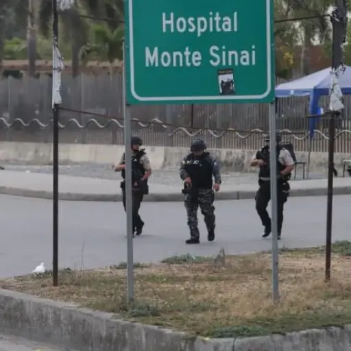 Policía confirma fuga de prisionera durante balacera en hospital Monte Sinaí